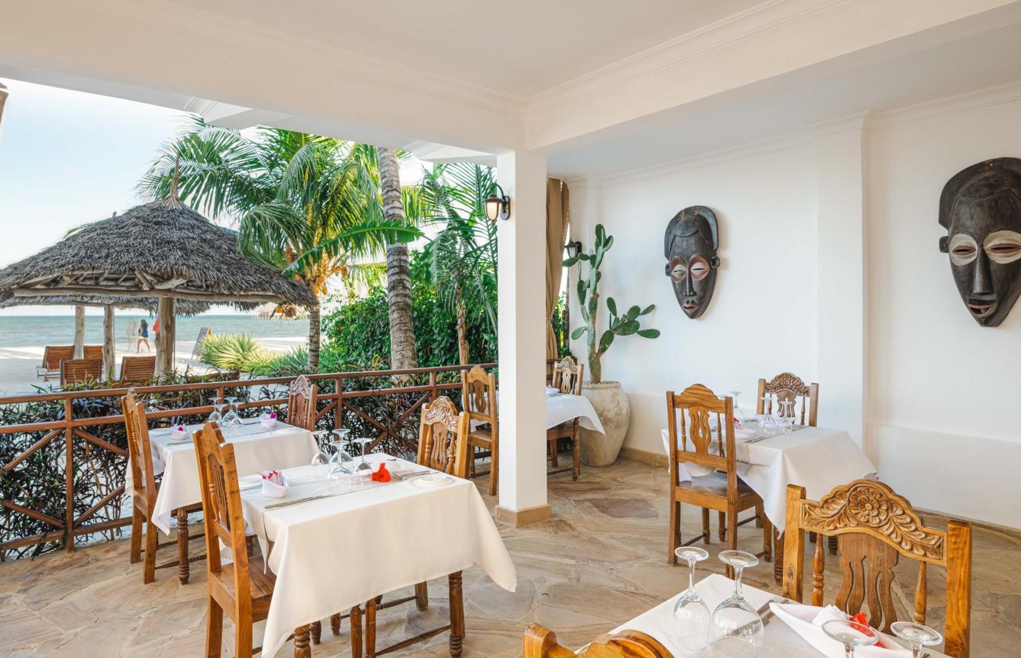 Karibu Beach Resort Понгве Экстерьер фото