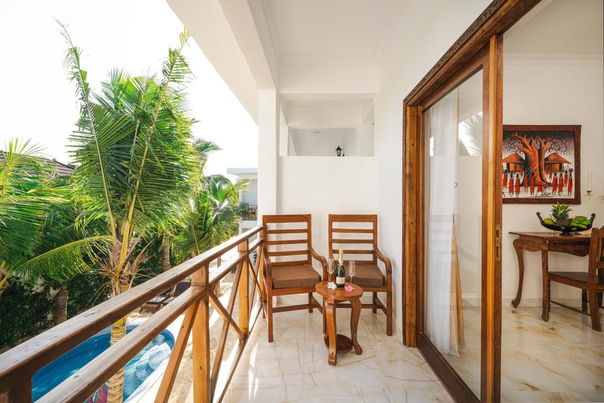 Karibu Beach Resort Понгве Экстерьер фото